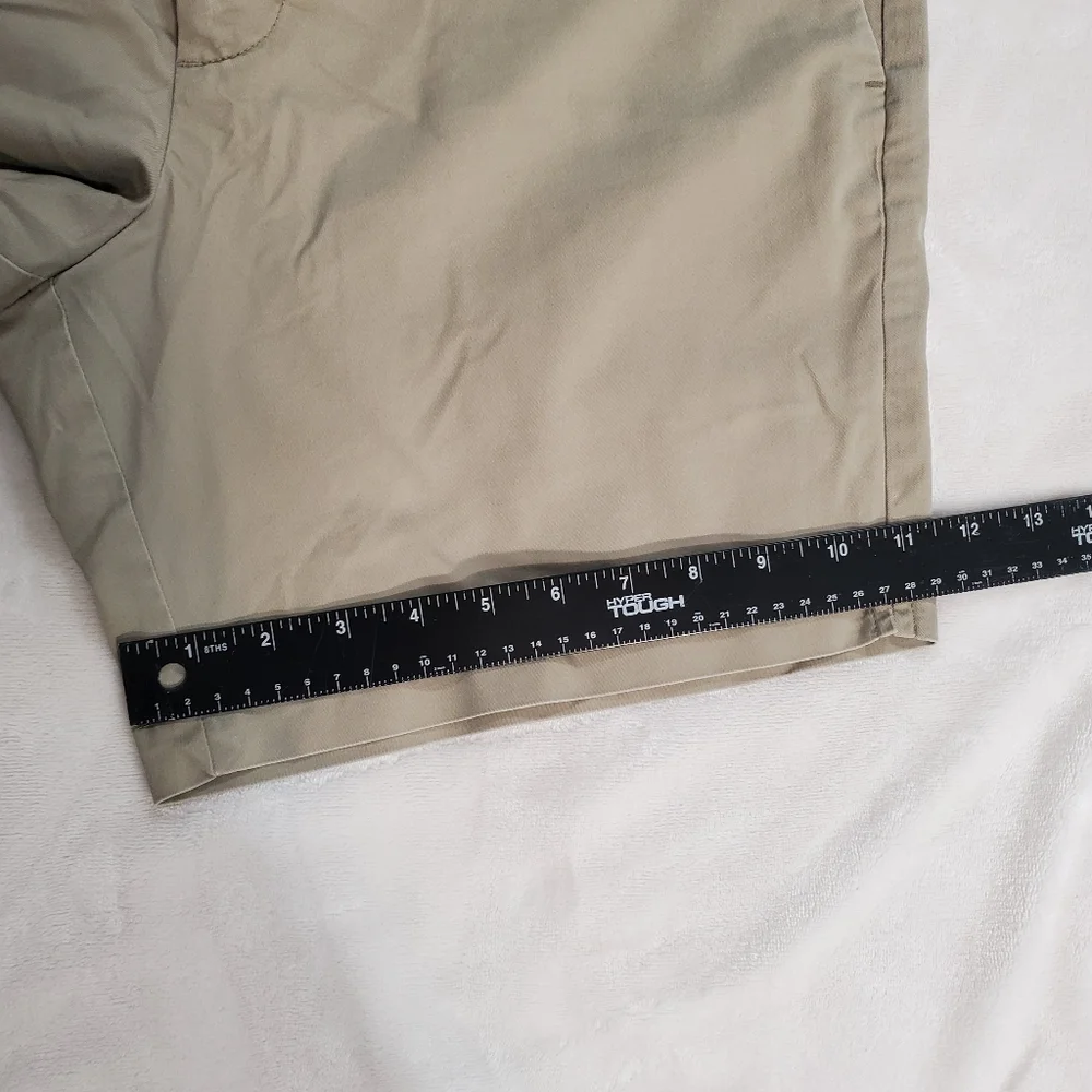 Banana Republic Mens‎ Shorts Size 33, Khaki Color.  SKU# A-68